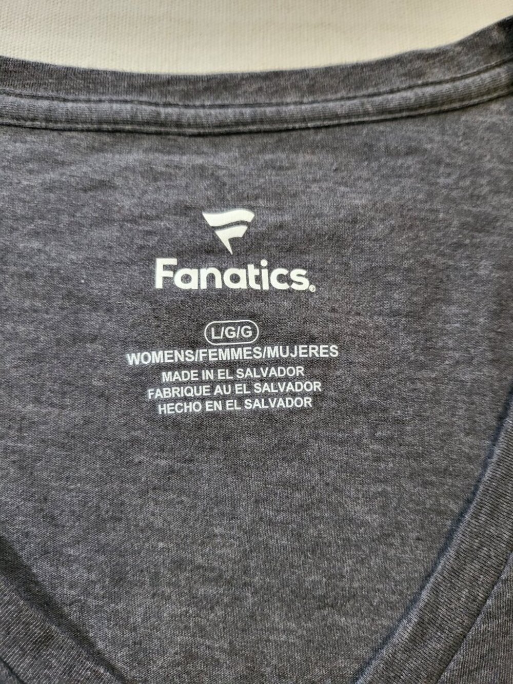 Fanatics Tampa Bay Buccaneers Women's V-Neck T-Shirt – Heathered Charcoal Size L - Picture 5 of 7